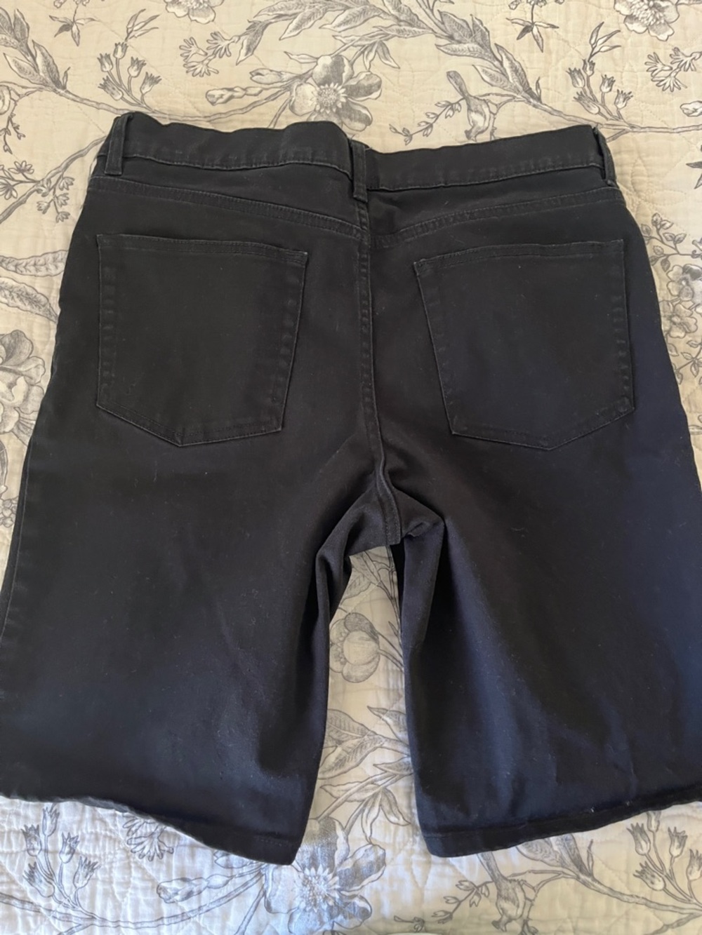 H&M Black Denim Shorts Slim Fit - Picture 3 of 3